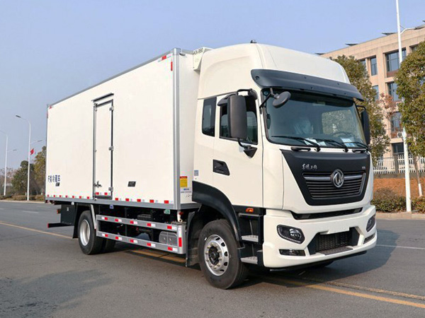 6.8米东风天锦KR PLUS冷藏车