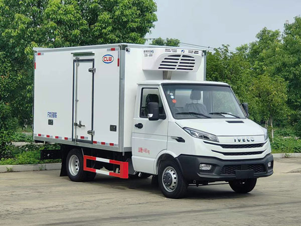 3.5米依维柯X45厢式冷藏车