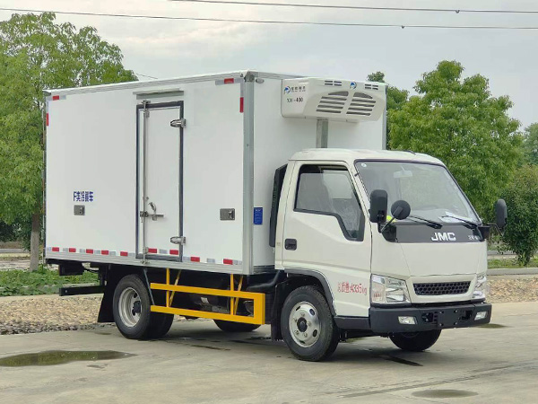 3.7米江铃顺达小卡冷藏车